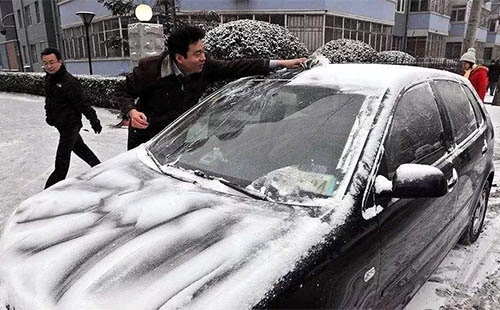 車子怎么解凍 冰雪天汽車解凍方法