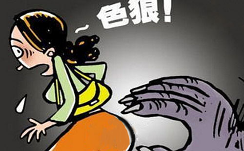 武漢火車站一男子偷摸美女臀部被拘留 5 天