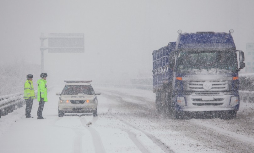 下大雪高速能走嗎 下大雪火車停運嗎